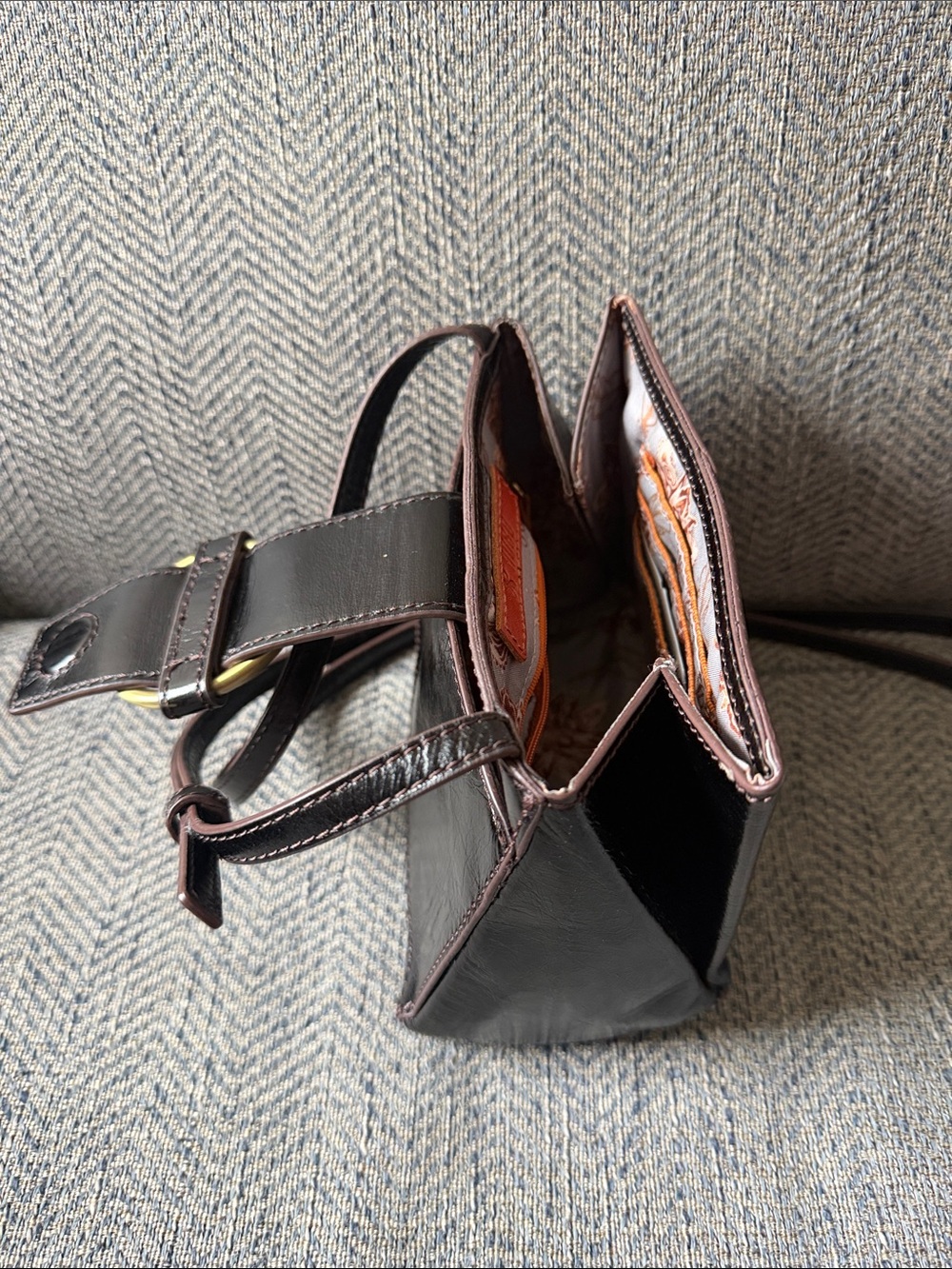 Hobo Elan Black Leather Crossbody Bag - Picture 15 of 16